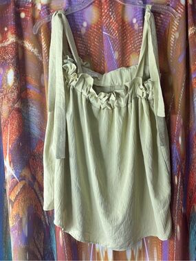 ✨Entro✨Light Green Sleeveless Top with Tie Straps